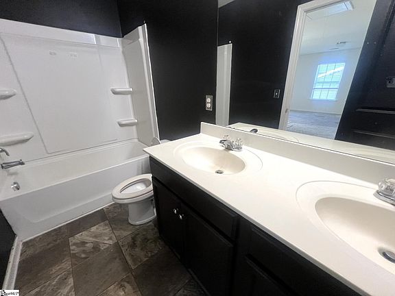 5th image of 725 Streamside Dr