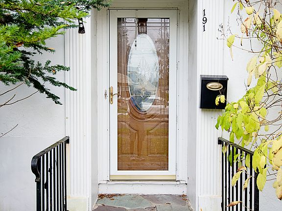 2nd image of 191 Madison St