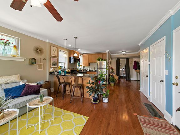 2nd image of 2059 Allen Ave #1