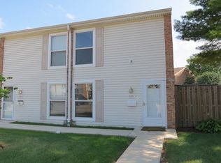 1901 Kenilworth Cir, Hoffman Estates, IL 60169