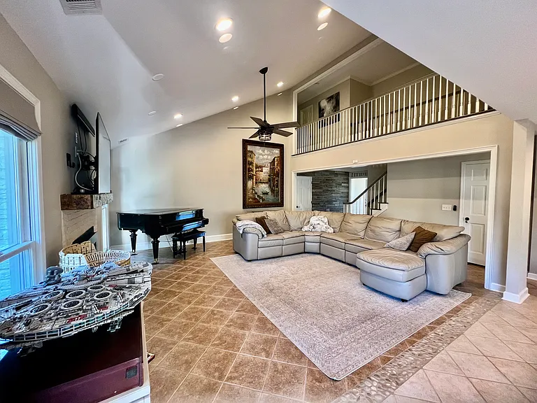 205 Kinderhill Ct — Photo 3