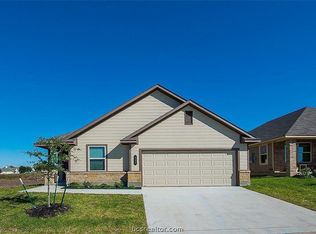 1117 Highgarden Dr, Navasota, TX 77868