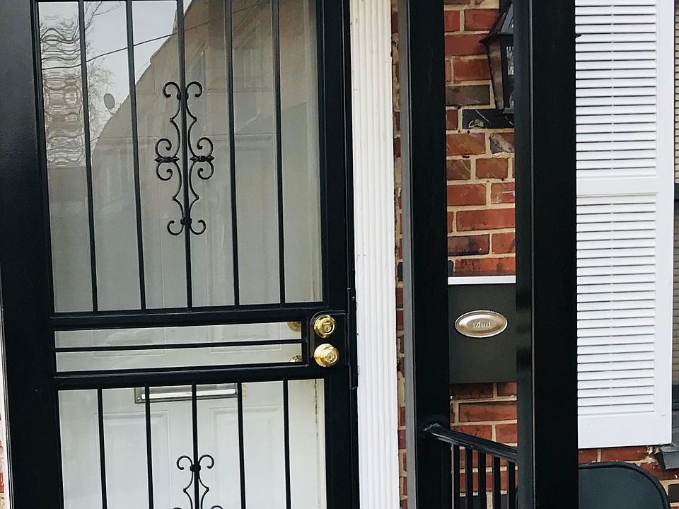 2nd image of 5041 Just St NE