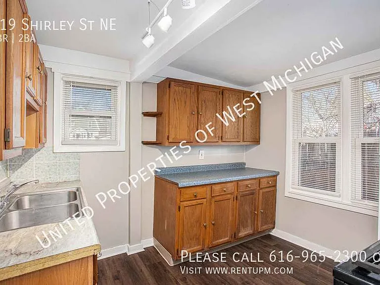 519 Shirley St NE — Photo 11