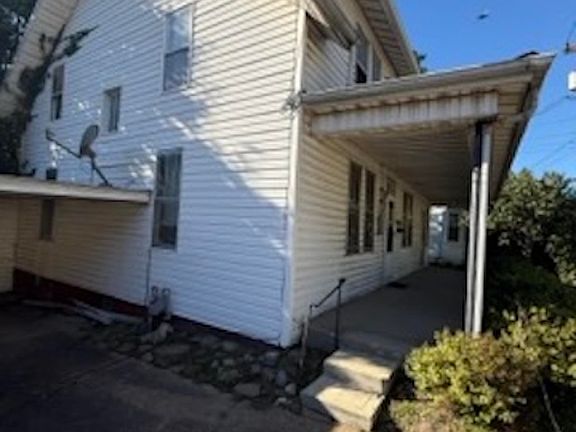 4th image of 124 S Main Ave