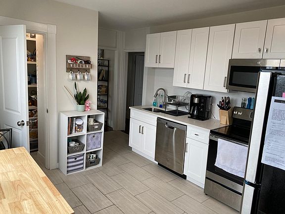 4th image of 420 E 6th St #1
