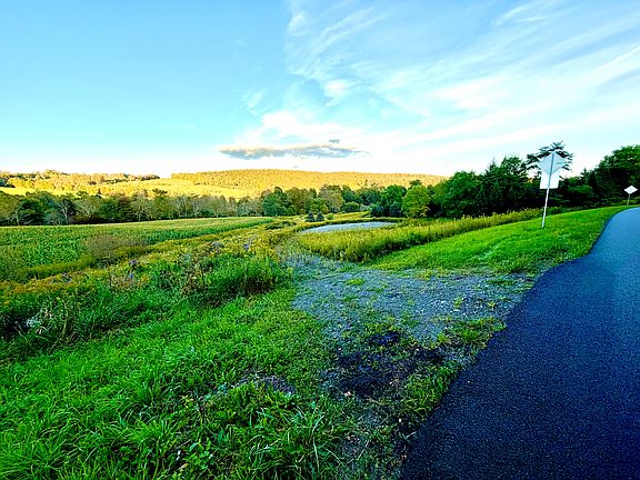 3rd image of 1226 Beaver Creek Rd