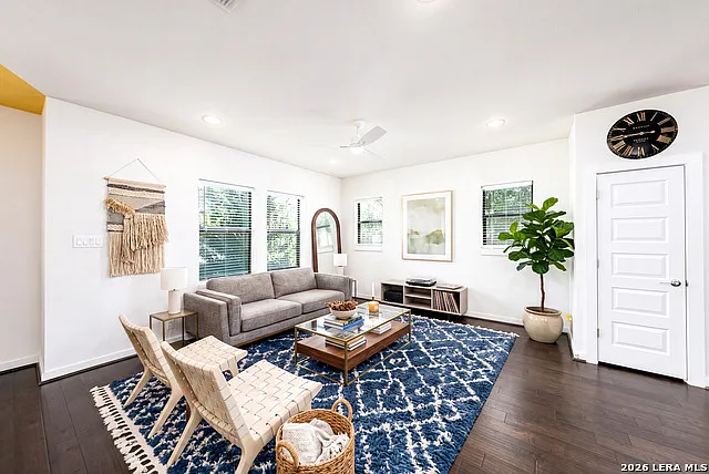 2 bed, 2.0 bath, 1282 sqft, $1,950 — Photo 2