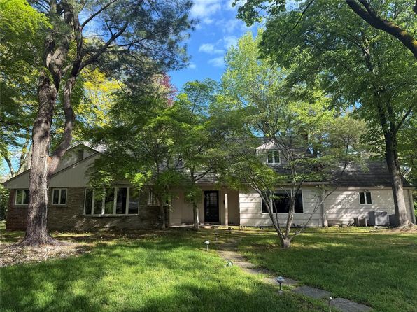 17 Hilltop Dr W