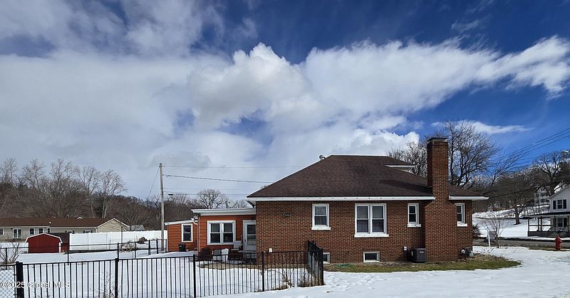 4th image of 132 Reid Street