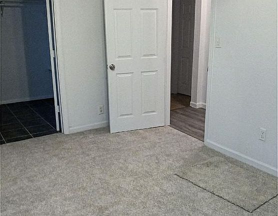 5th image of 919 Dewey Ave