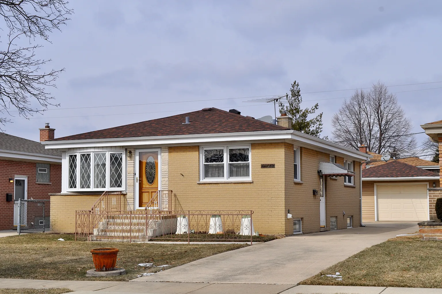 7716 W Strong St photo 1