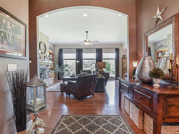 3rd image of 106 Silver Oak Way