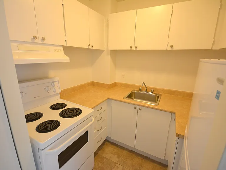 10 Burnside Ave #409 — Photo 20