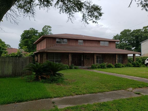 3rd image of 3131 Aurora Dr