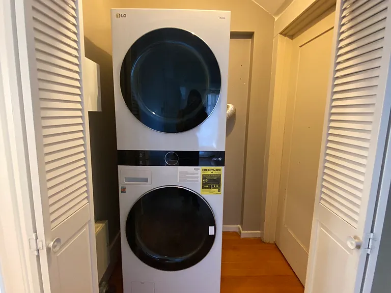 Stacked washer/dryer