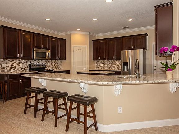 4th image of 10085 Chardonnay Dr
