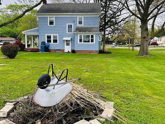 3rd image of 3220 Brown Rd