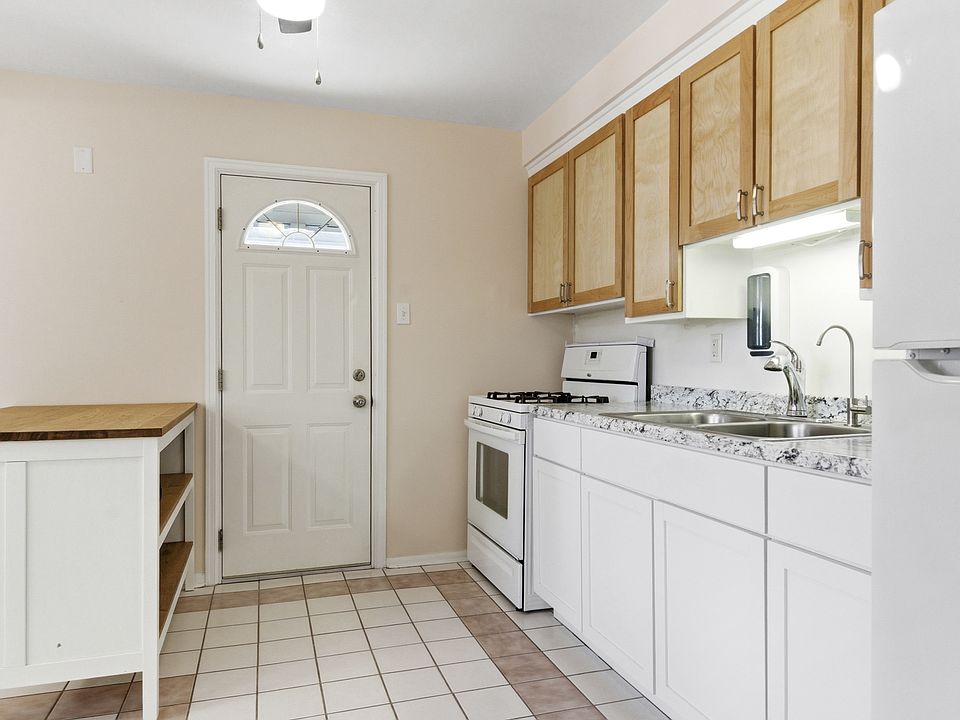 1st image of 2116 Michigan Blvd