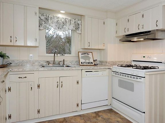 3rd image of 34 Grove St