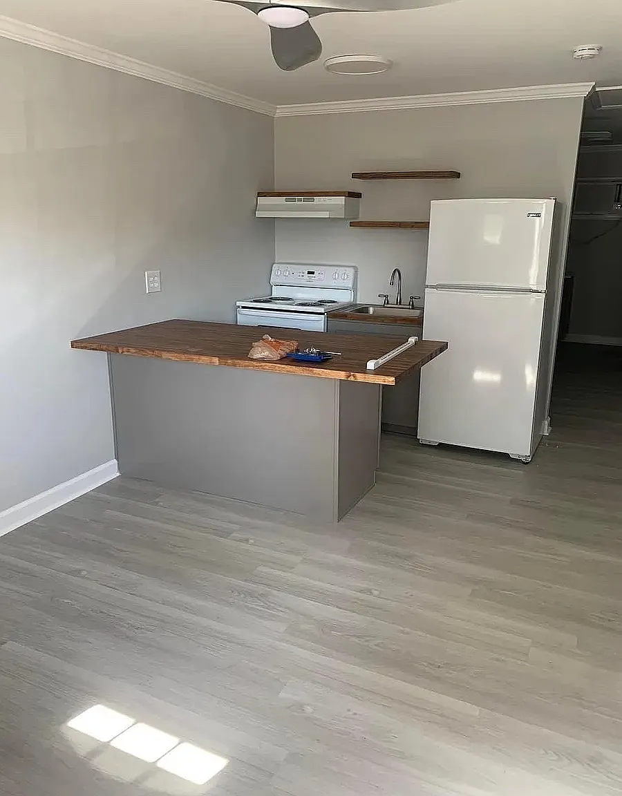 Studio, 400 sqft, $835 — Photo 3