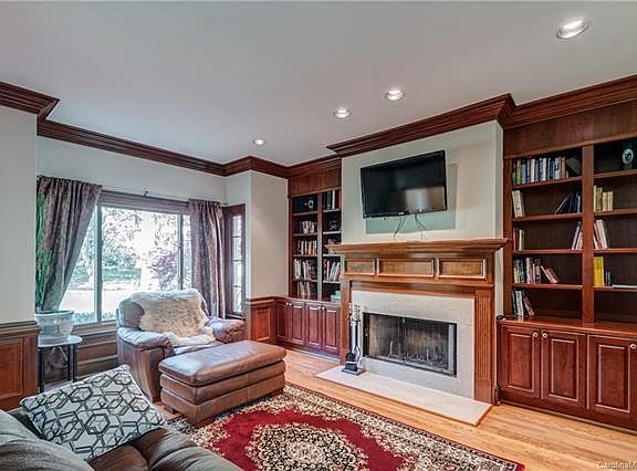 4th image of 3630 Deruyter Cres