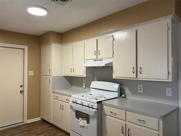 205 Santa Monica St — Photo 5