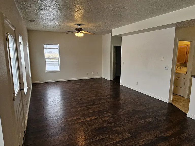402 Par Ave — Photo 6