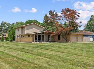 18720 Blue Skies St, Livonia, MI 48152