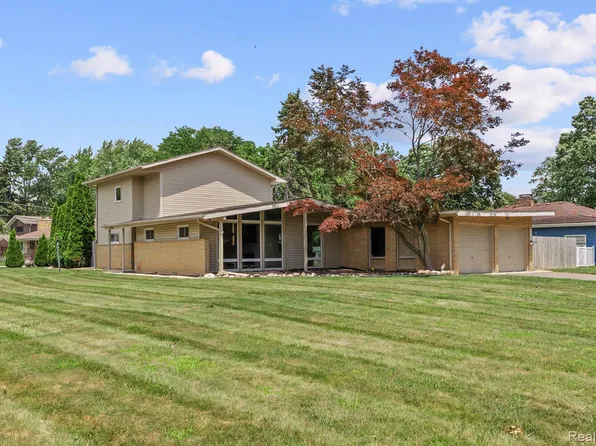 18720 Blue Skies St, Livonia, MI 48152