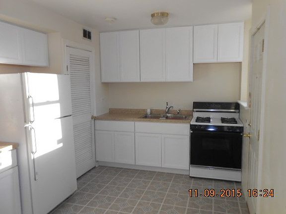 5th image of 440 East Ave #8