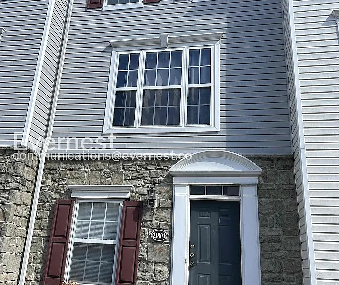 21803 Flanders Ct — Photo 3