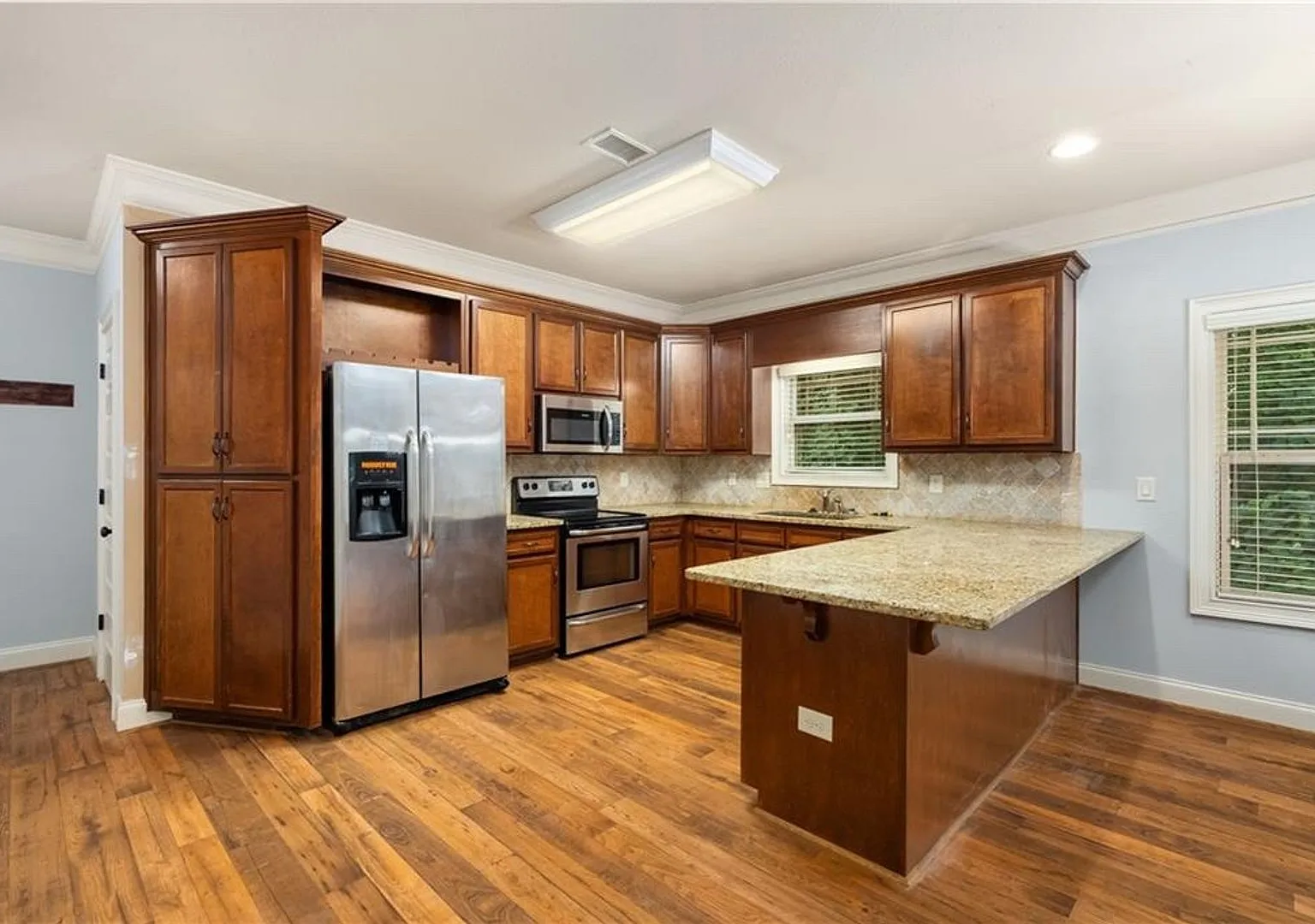Spacious 5BR/4BA Home Near Downtown Auburn Ideal Location & Comfort! — Photo 4