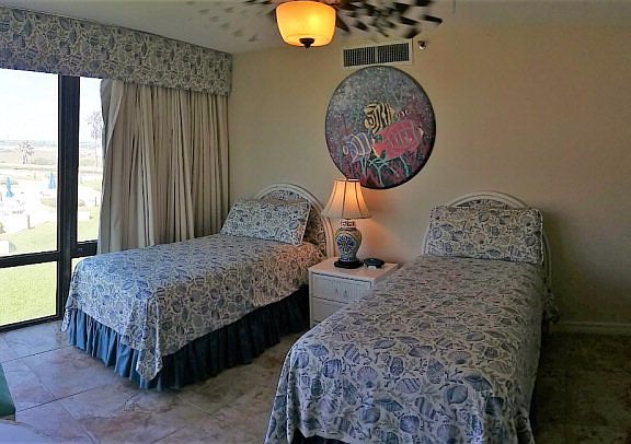 4th image of 334 Padre Blvd #204