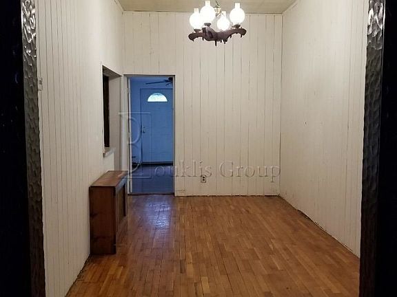 4th image of 2578 35th St #1