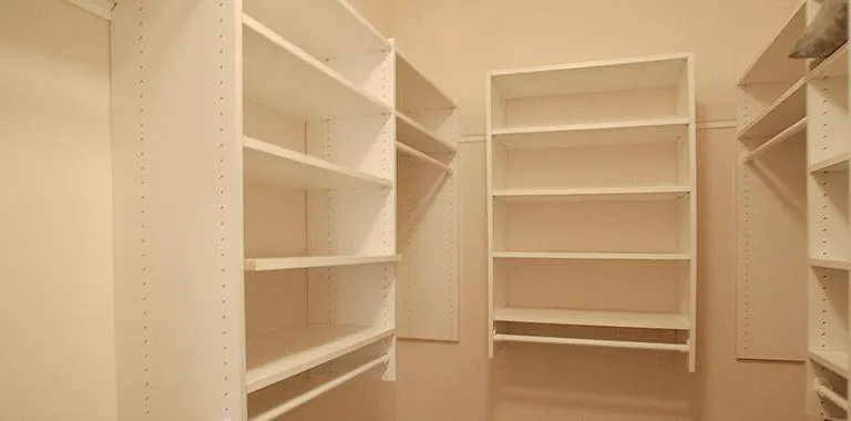 Walk in closet