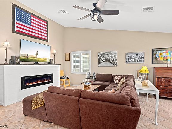 3rd image of 176 Ridge Crossing Ave