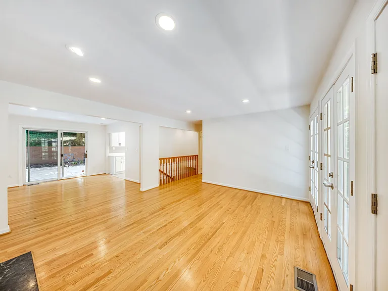 2933 Arizona Ave NW — Photo 11