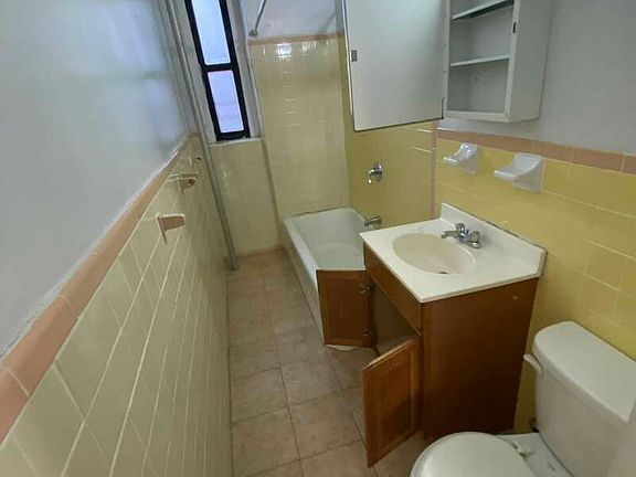 2nd image of 2285 Bathgate Ave #3A