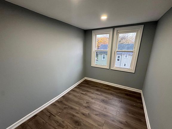5th image of 122 Terrace Ave Floor 2