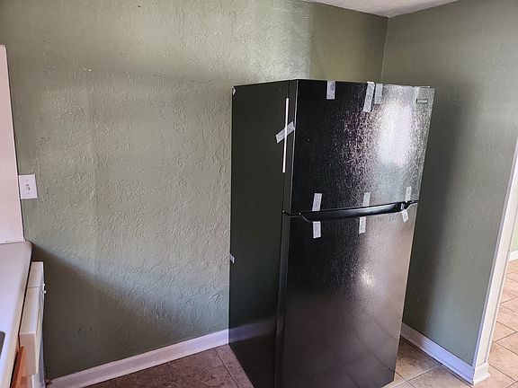 3rd image of 950 N Mattie Ave