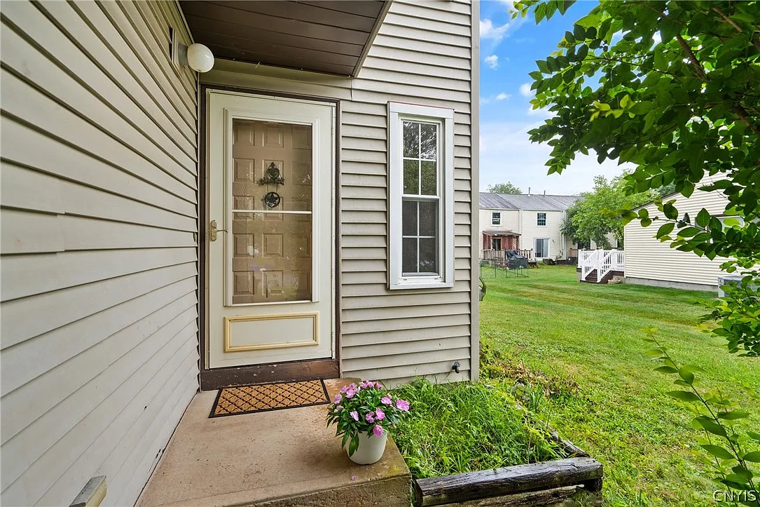 2 bed, 1.5 bath, 996 sqft, $1,800 — Photo 3