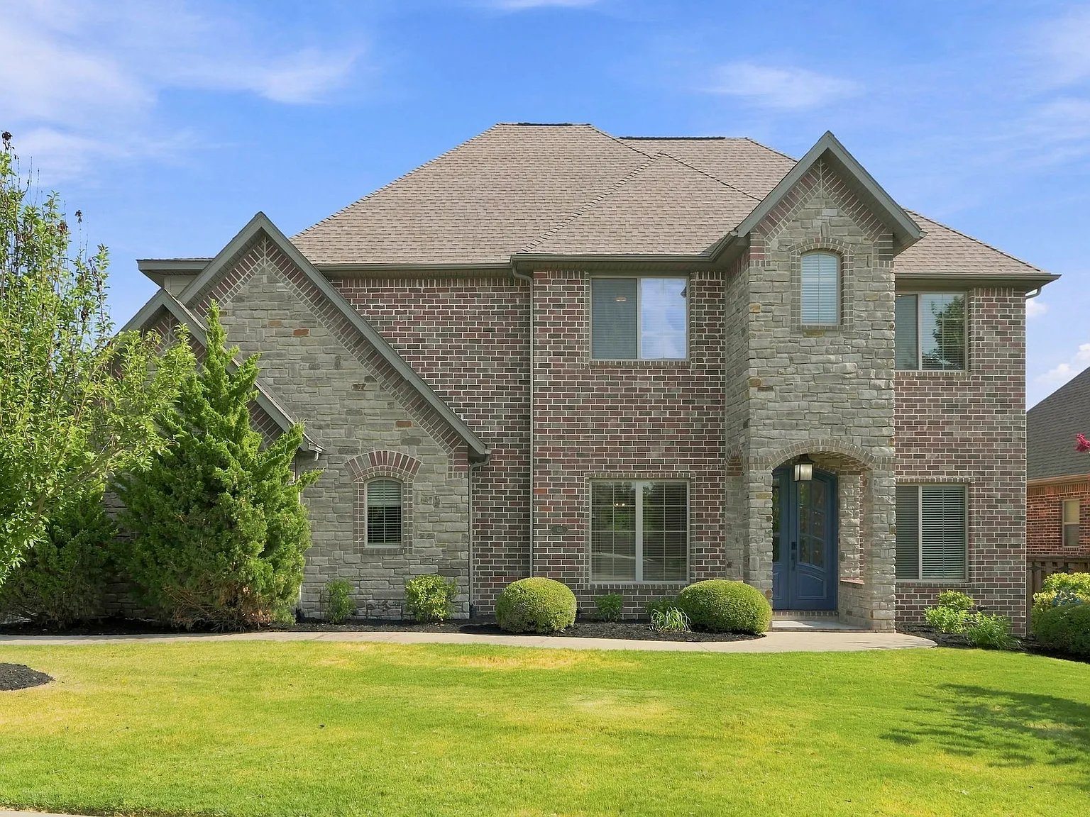 4 bed, 3942 sqft, $4,600 — Photo 4