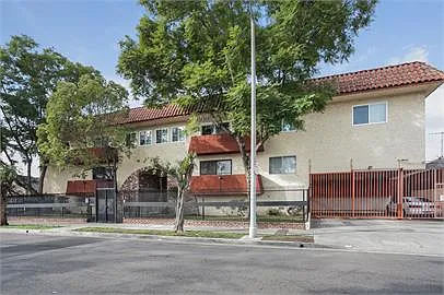 425 N Hobart Blvd — Photo 2