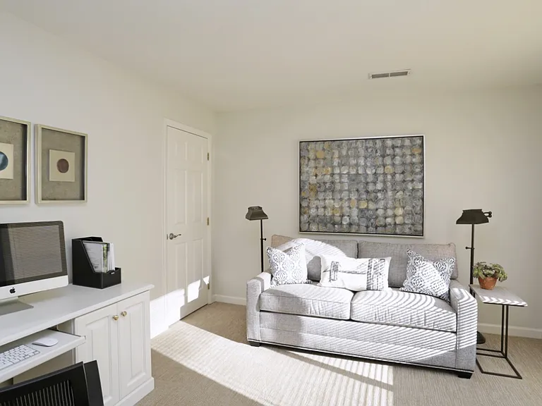 Lakemont Apartments — Photo 16