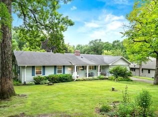 43W980 Oakleaf Dr, Elburn, IL 60119