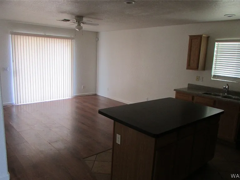 432 Harbor Dr — Photo 3