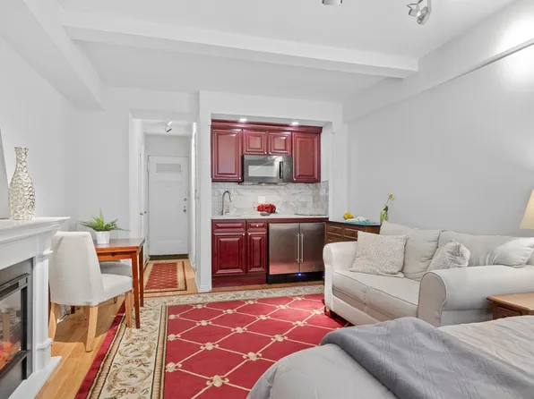 320 East 42nd Street image 1 of 13
