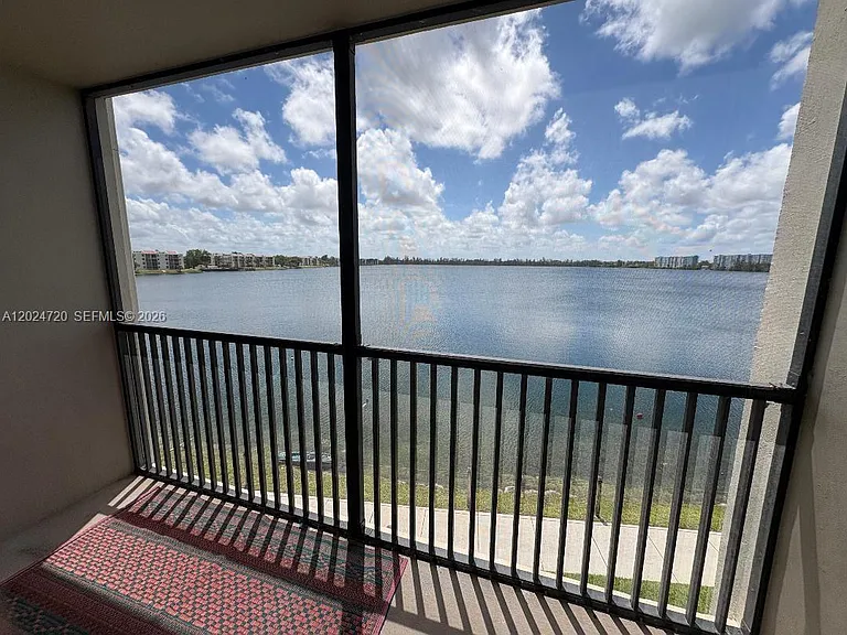 111 Lake Emerald Dr #302 — Photo 2