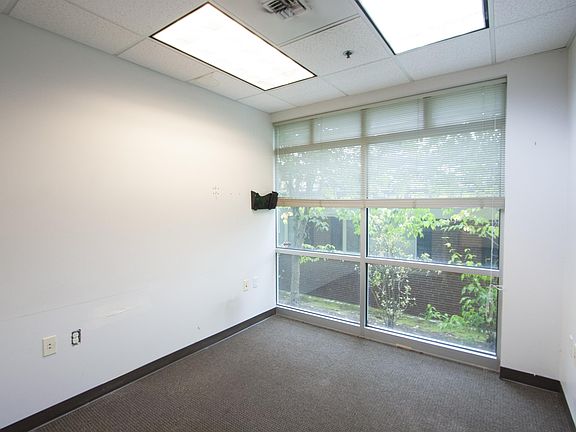 5th image of 8820 59th Ave SW #1